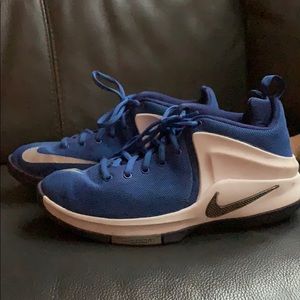 Nike Zoom Lebrons size 6.5